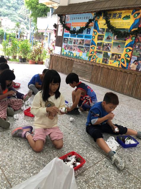 https://www.szps.hlc.edu.tw/uploads/tadgallery/2023_12_26/2742_LINE_ALBUM_112學年度原住民族社團＜綠手指＞（低年級）_231225_108.jpg 
