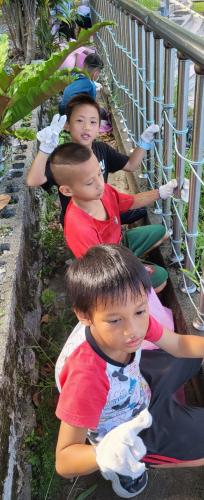 LINE_ALBUM_112學年度原住民族社團＜綠手指＞（低年級）_231225_13.jpg
