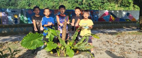 LINE_ALBUM_112學年度原住民族社團＜綠手指＞（低年級）_231225_35.jpg