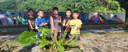 LINE_ALBUM_112學年度原住民族社團＜綠手指＞（低年級）_231225_36.jpg