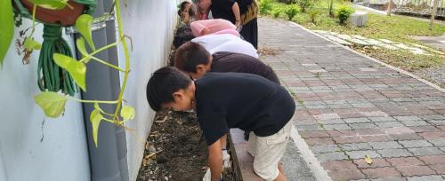 LINE_ALBUM_112學年度原住民族社團＜綠手指＞（低年級）_231225_84.jpg
