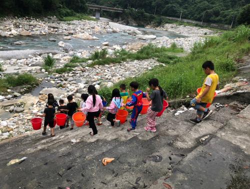 LINE_ALBUM_112學年度原住民族社團＜綠手指＞（低年級）_231225_89.jpg