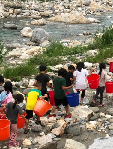 LINE_ALBUM_112學年度原住民族社團＜綠手指＞（低年級）_231225_92.jpg