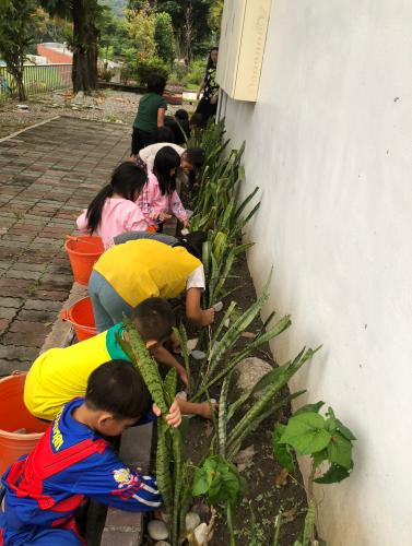 LINE_ALBUM_112學年度原住民族社團＜綠手指＞（低年級）_231225_103.jpg