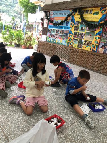 LINE_ALBUM_112學年度原住民族社團＜綠手指＞（低年級）_231225_108.jpg