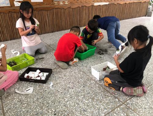 LINE_ALBUM_112學年度原住民族社團＜綠手指＞（低年級）_231225_110.jpg