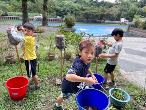 LINE_ALBUM_112學年度原住民族社團＜綠手指＞（低年級）_231225_113.jpg
